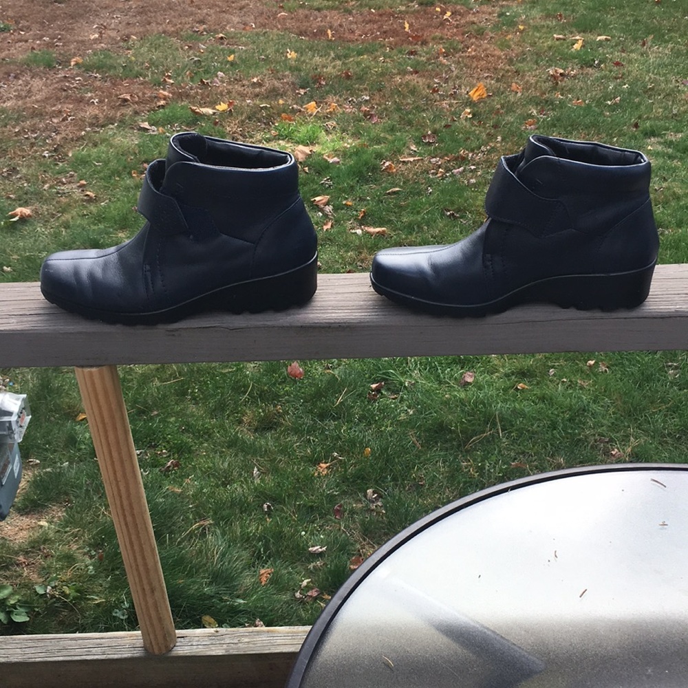 HOTTER leather booties. Worn 3 times. Navy blue.